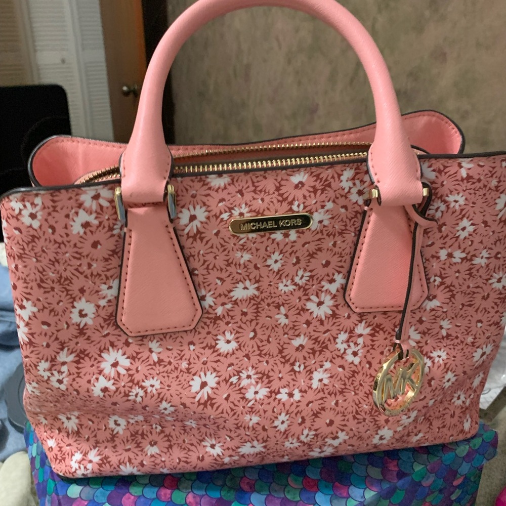 Michael Kors gorgeous bag.